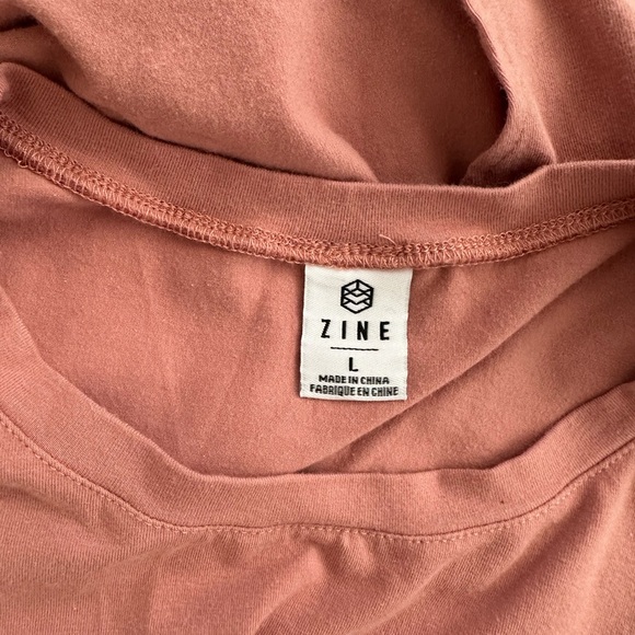 Zine Brianna Rose Buckle Crop T-shirt (size L) - Picture 6 of 6